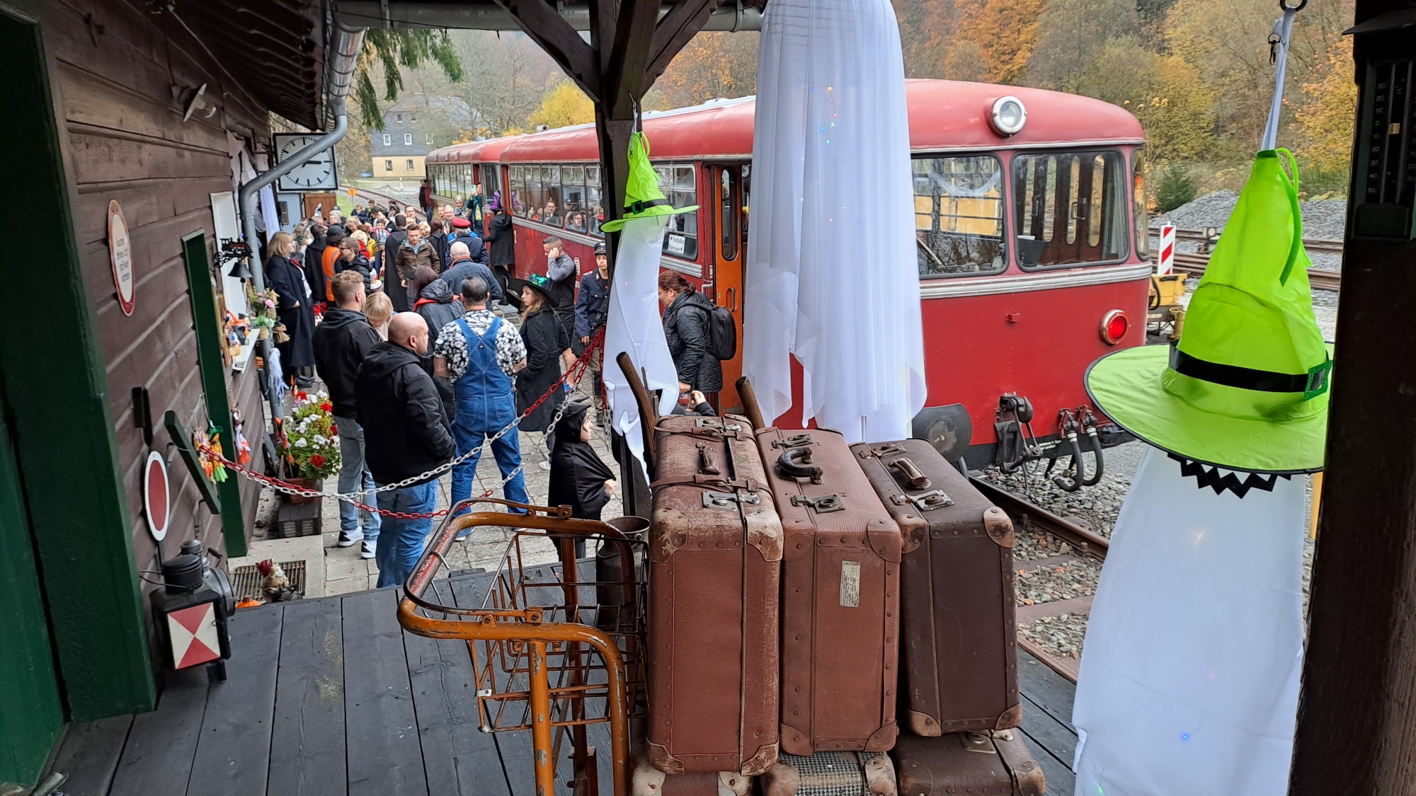 Der Schienenbus in Geisterhand.